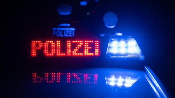 Betrunkener Transporterfahrer verursacht bei Bayreuth einen Unfall