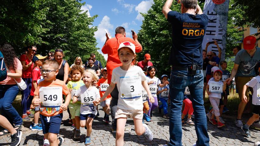 In Erlangen nehmen wieder Hunderte am Benefizlauf im Röthelheimpark teil