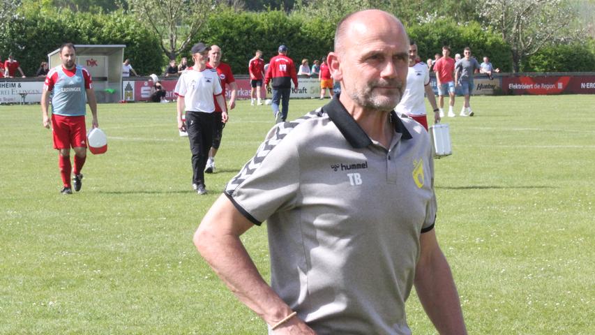 Der frühere Profi des 1. FC Nürnberg, Thomas Brunner, ist als Trainer mit dem SV Lauterhofen auf dem Weg in Richtung Landesliga, musste sich in Stopfenheim aber mit einem 1:1 begnügen.