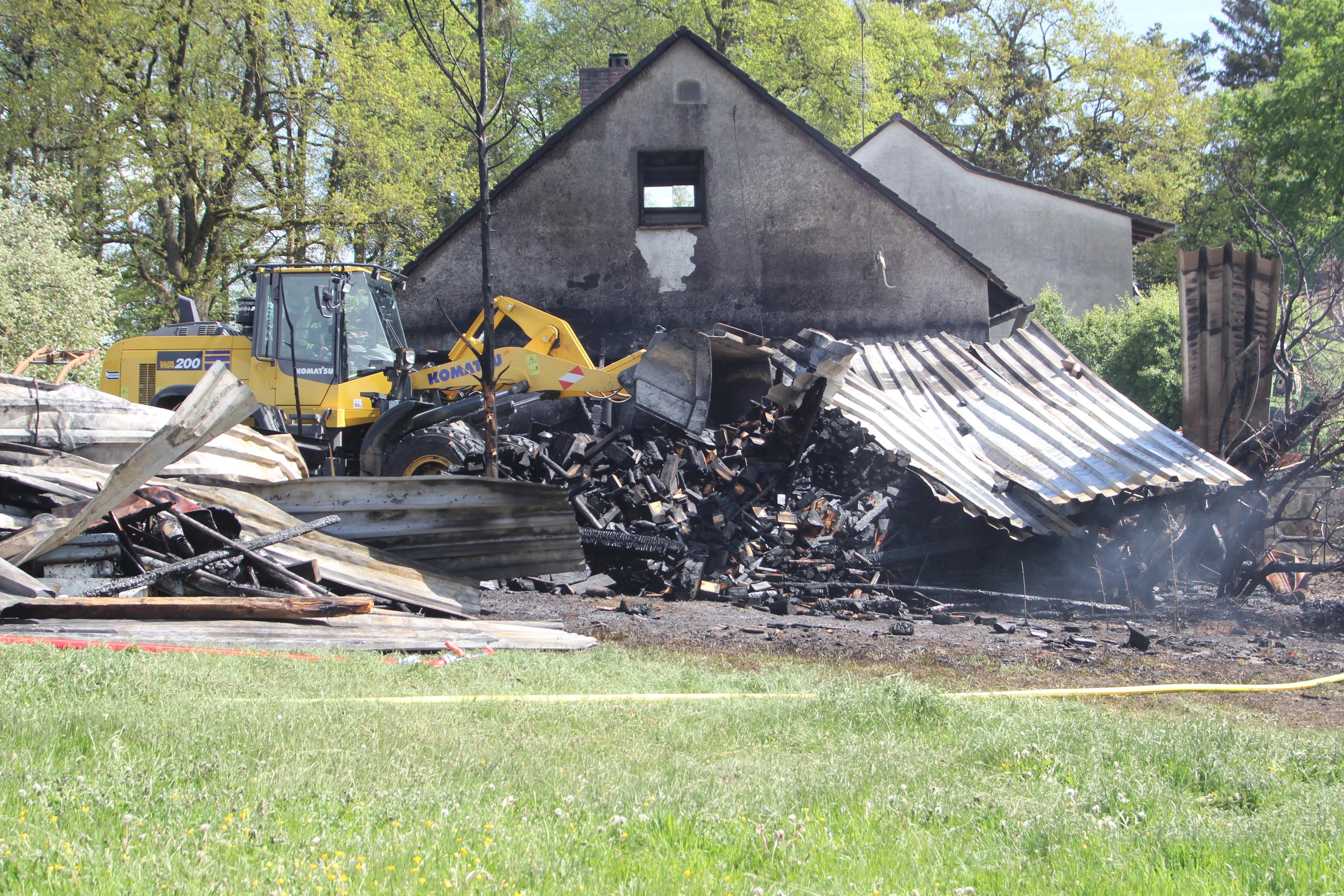 Nach Feuer in Altdorf Polizisten nehmen Mann auf dem Grundstück fest