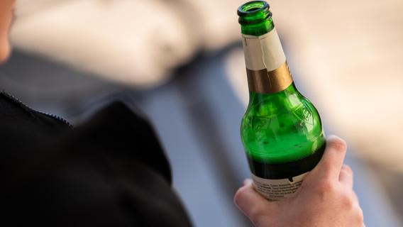 Betrunken mit dem Firmenwagen unterwegs: 60-Jähriger scheitert an Einparkversuchen