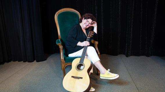 Live-Musik zur Feier in Erlangen: Warum Sängerin und Gitarristin Sonja Tonn jedes Jahr 30 wird