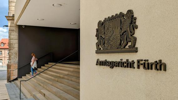 Tritte gegen den Kopf - Polizist und Familienvater sitzt in Fürth auf der Anklagebank: „Hatte Angst“