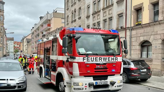 Dichter Rauch zieht aus Kellerabteil: Feuerwehreinsatz im Nürnberger Westen