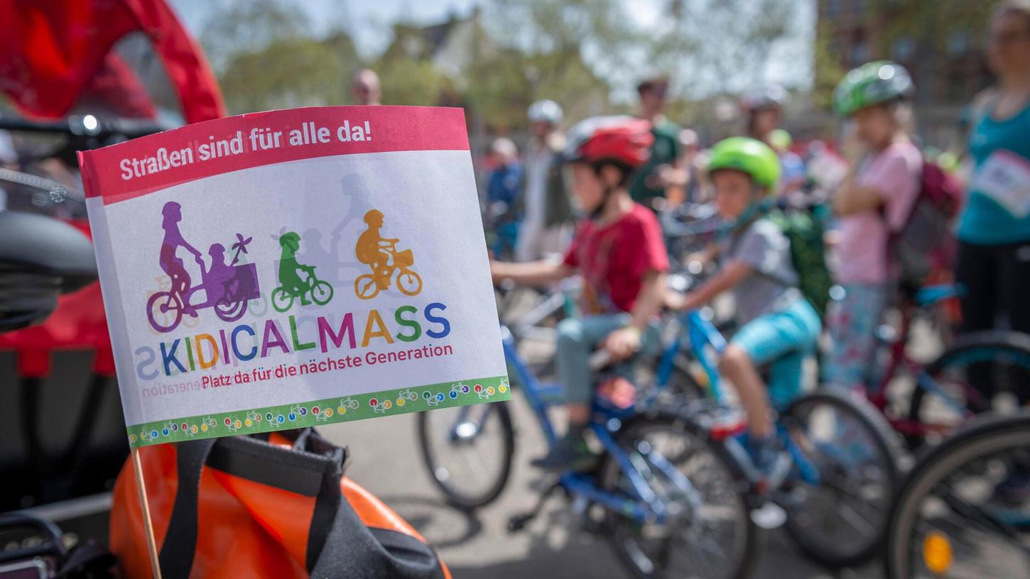 Bei der Kidical Mass haben die kleinen Verkehrsteilnehmer Vorfahrt. Am Sonntag, 5. Mai, zieht sich die lange "Fahrradkette" wieder durch Nürnberg.