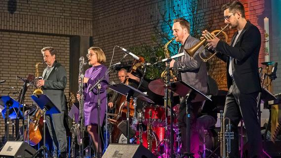 „Jazz & Blues Open“: So rockte Rebecca Trescher samt „Tentett“ die Wendelsteiner Kirche St. Nikolaus