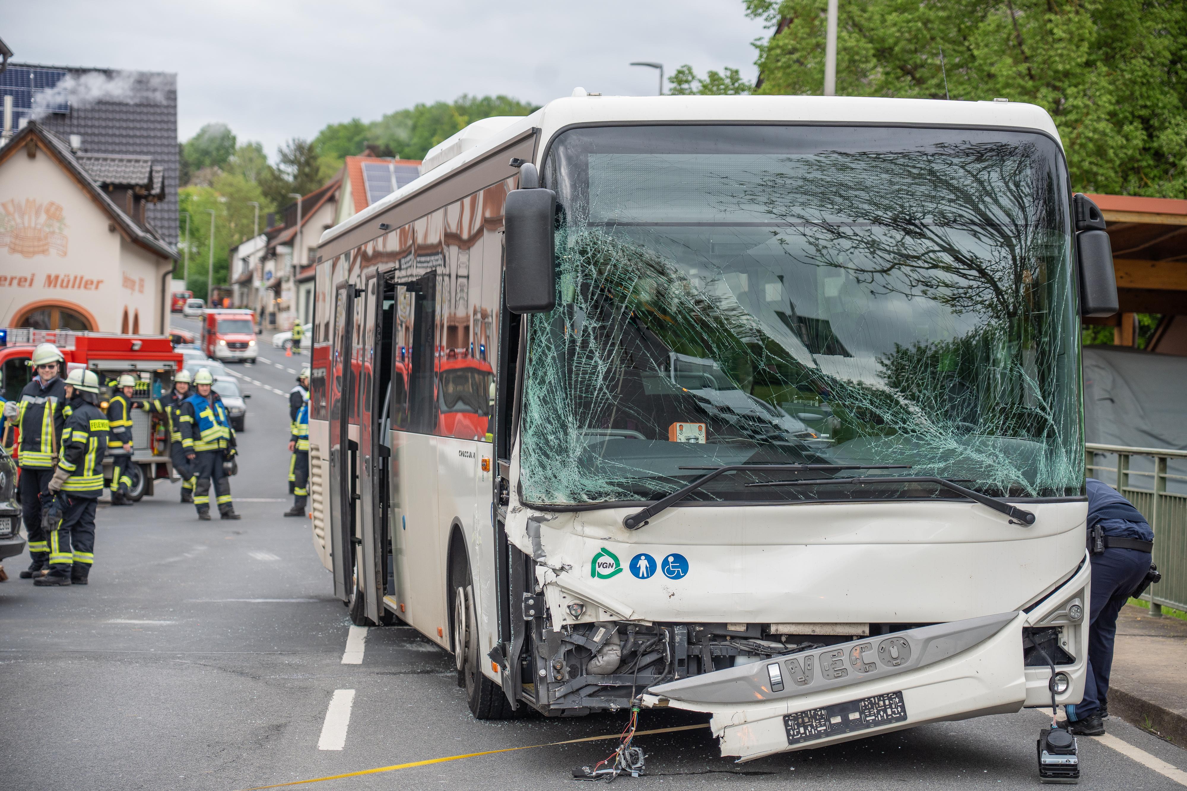 Αρκετά παιδιά τραυματίστηκαν μετά από ατύχημα με σχολικό λεωφορείο