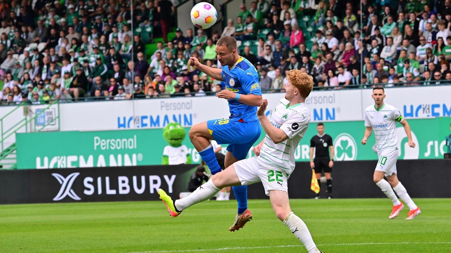 Ein hart umkämpftes Spiel endet am Ende ohne Sieger. Ein hart umkämpftes Spiel endet am Ende ohne Sieger.