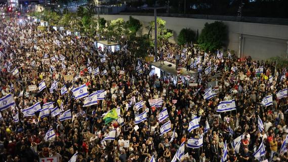 Tausende demonstrieren in Tel Aviv für Geisel-Freilassung