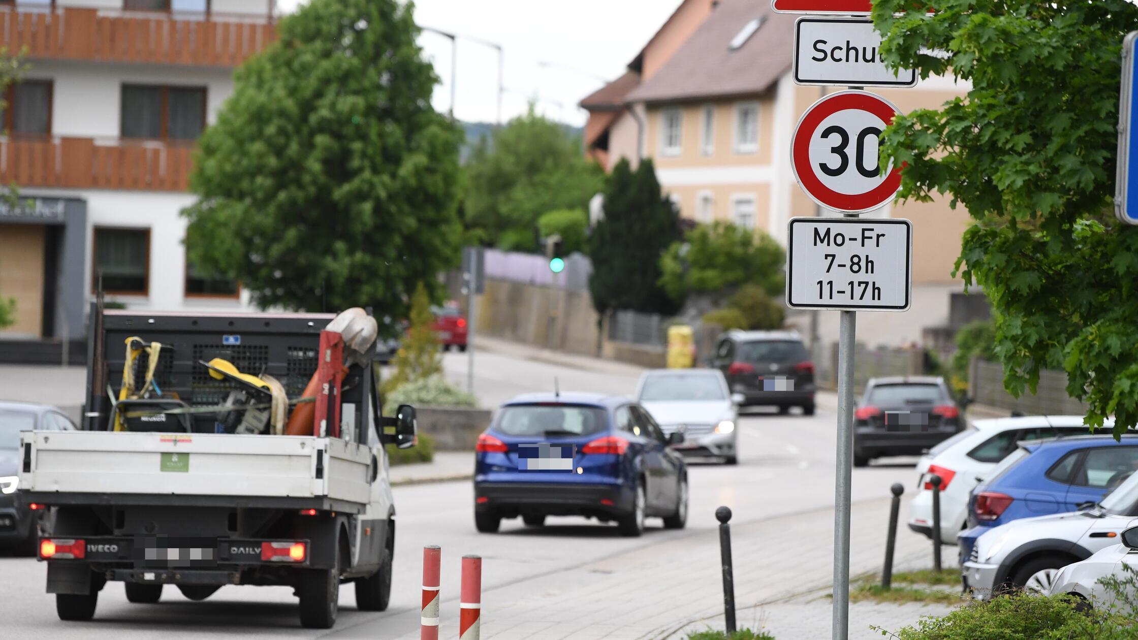 Autofahrer Müssen Auf Tempo 30 Abbremsen: Woran Scheitert In Berg, Was ...