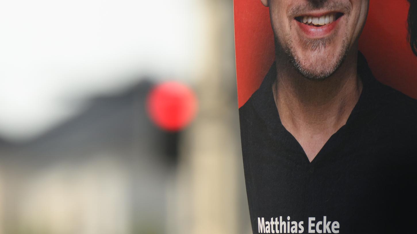 Am Freitagabend war Matthias Ecke beim Plakatieren für den Wahlkampf attackiert und schwer verletzt worden. Nun hat ein 17-Jähriger seine Tatbeteiligung gestanden.
