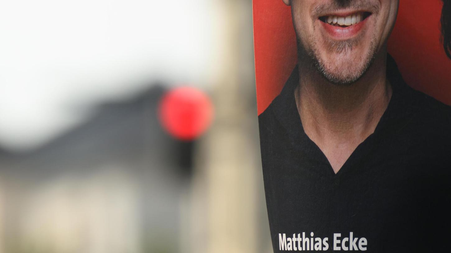 Der sächsische SPD-Spitzenkandidat zur Europawahl, Matthias Ecke, ist beim Plakatieren im Dresdner Stadtteil Striesen angegriffen und schwer verletzt worden.