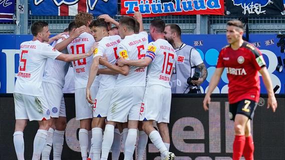 Sieg in Wiesbaden: Kiel vor erstem Bundesliga-Aufstieg