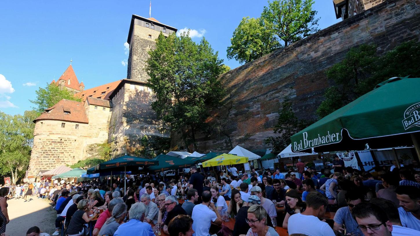 Nürnberg in Bierlaune: Das Fränkische Bierfest kehrt Ende des Monats Mai zurück und lockt nicht nur mit 42 Brauereien in den Burggraben.