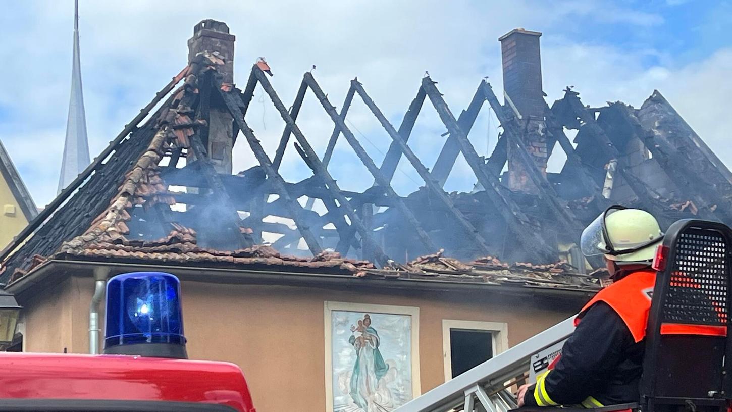 Der Dachbereich wurde beim Brand vollständig zerstört.