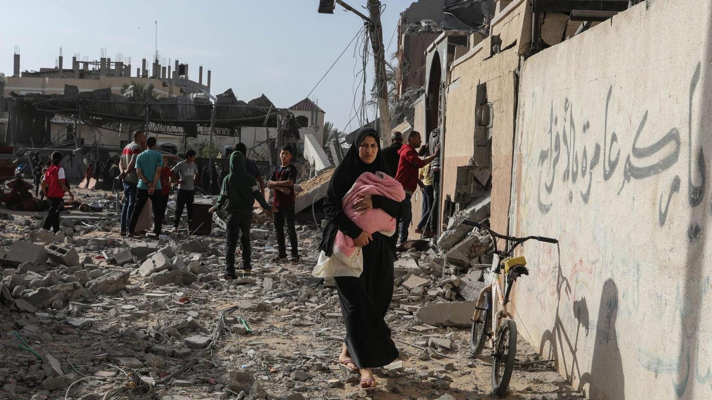 Vor einem erwarteten Militäreinsatz hat Israels Armee mit der Evakuierung der Stadt Rafah begonnen. Ägypten befürchtet viele Binnenflüchtlinge.