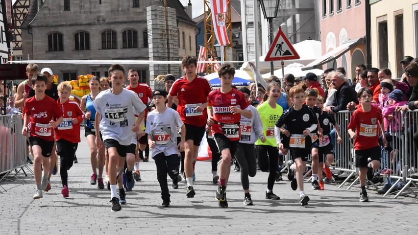 Die Staffelwettbewerbe bildeten am Nachmittag den Abschluss des Weißenburger Altstadtlaufs.