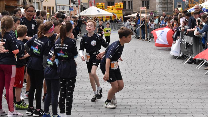 Die Staffelwettbewerbe bildeten am Nachmittag den Abschluss des Weißenburger Altstadtlaufs.