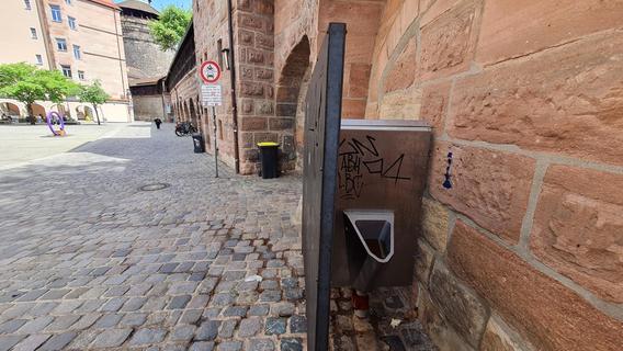 Ekelalarm: Ein Urinal für Wildpinkler in Nürnberg - doch das Geschäft geht weiterhin daneben