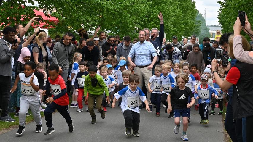 Rekord beim Benefiz-Lauf in Erlangen: 6128 Kilometer gelaufen und Spenden für Kinder gesammelt