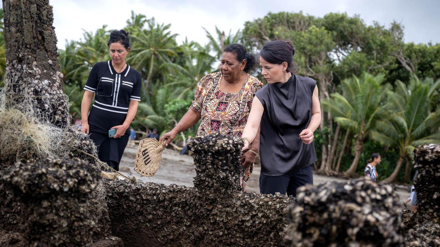 Im Mittelpunkt der einwöchigen Reise von Außenministerin Baerbock nach Australien, Neuseeland und Fidschi stehen die Sicherheitspolitik und der Klimaschutz.