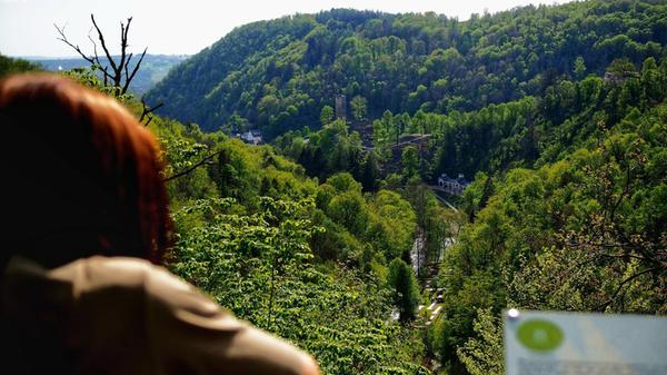 Blick von einem Aussichtspunkt am Thiesenweg ab Bad Berneck im Fichtelgebirge.