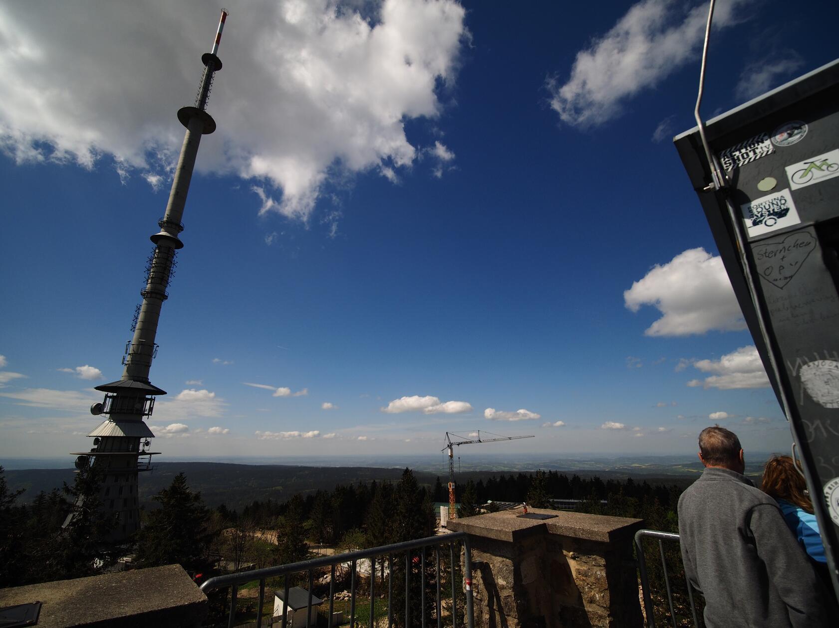 Blick vom Asenturm auf den Sendemast des Ochsenkopf.