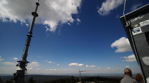 Blick vom Asenturm auf den Sendemast des Ochsenkopf.