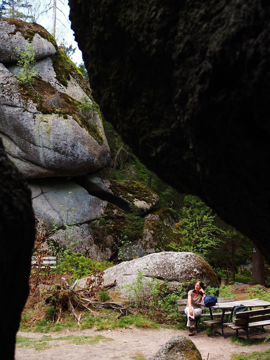 Der Weißmain-Felsen auf dem Weißmain-Wanderweg zur Mainquelle.
