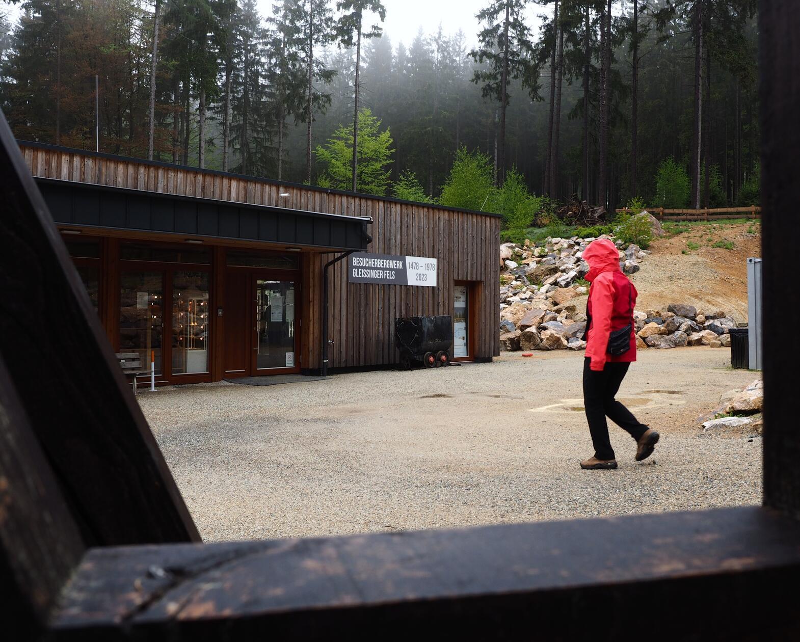 Ein Stück über der Bleaml-Alm nahe Fichtelberg ist das Schaubergwerk Gleißinger Fels.