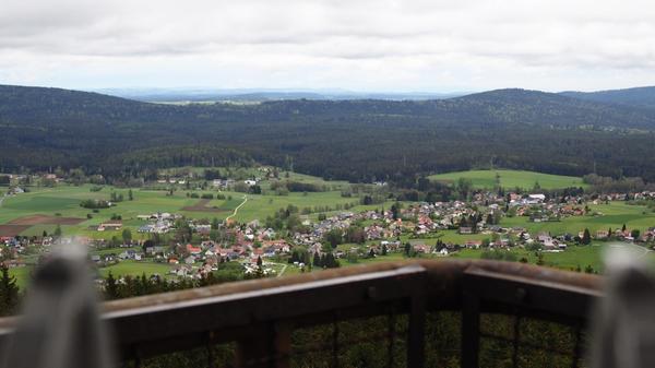 Blick vom Klausenturm nahe des Wildparks Mehlmeisel auf Ochsenkopf und Schneeberg.