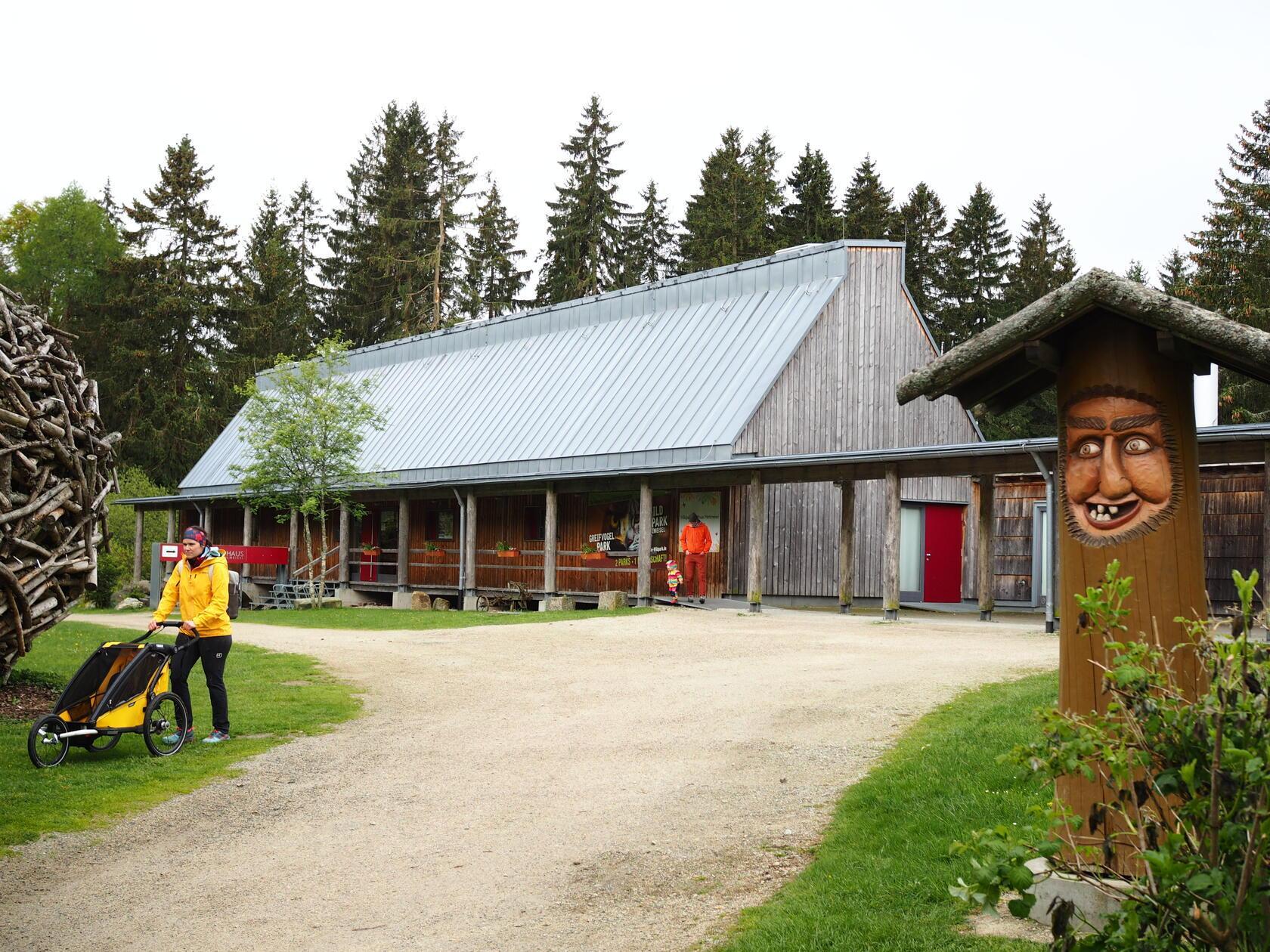 Der Eingang in den Wildpark Mehlmeisel - eine Attraktion für Familien mit Kindern und alle anderen Gäste.