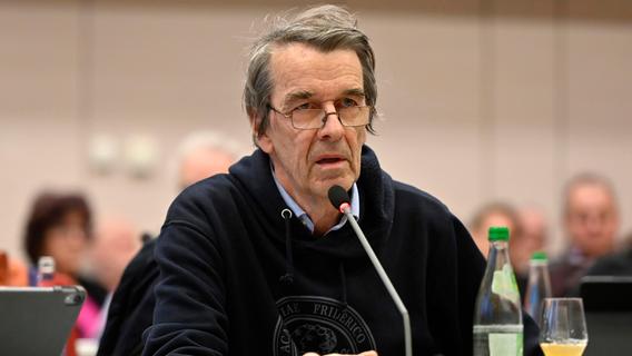 Stadtrat und FAU-Professor in Erlangen beschimpft Bürgermeister und dessen Familie als „Drecksäcke“
