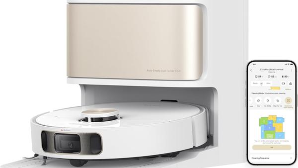 Der Saugroboter bietet eine automatische Moppreinigung.