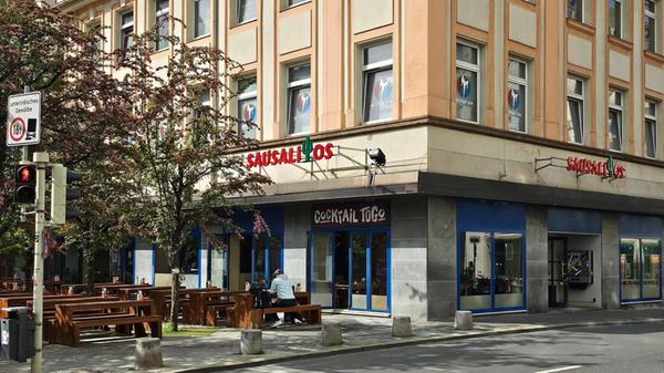 Seit Jahren an der Färberstraße 10 beheimatet: eine Filiale der Tex-Mex-Kette "Sausalitos". Hier gibt es Nachos, Quesadillas, Burritos, Tacos, Fajitas und Burger - eben "alles, was das Streetfood-Herz begehrt", so schreibt es das Restaurant auf seiner Homepage.