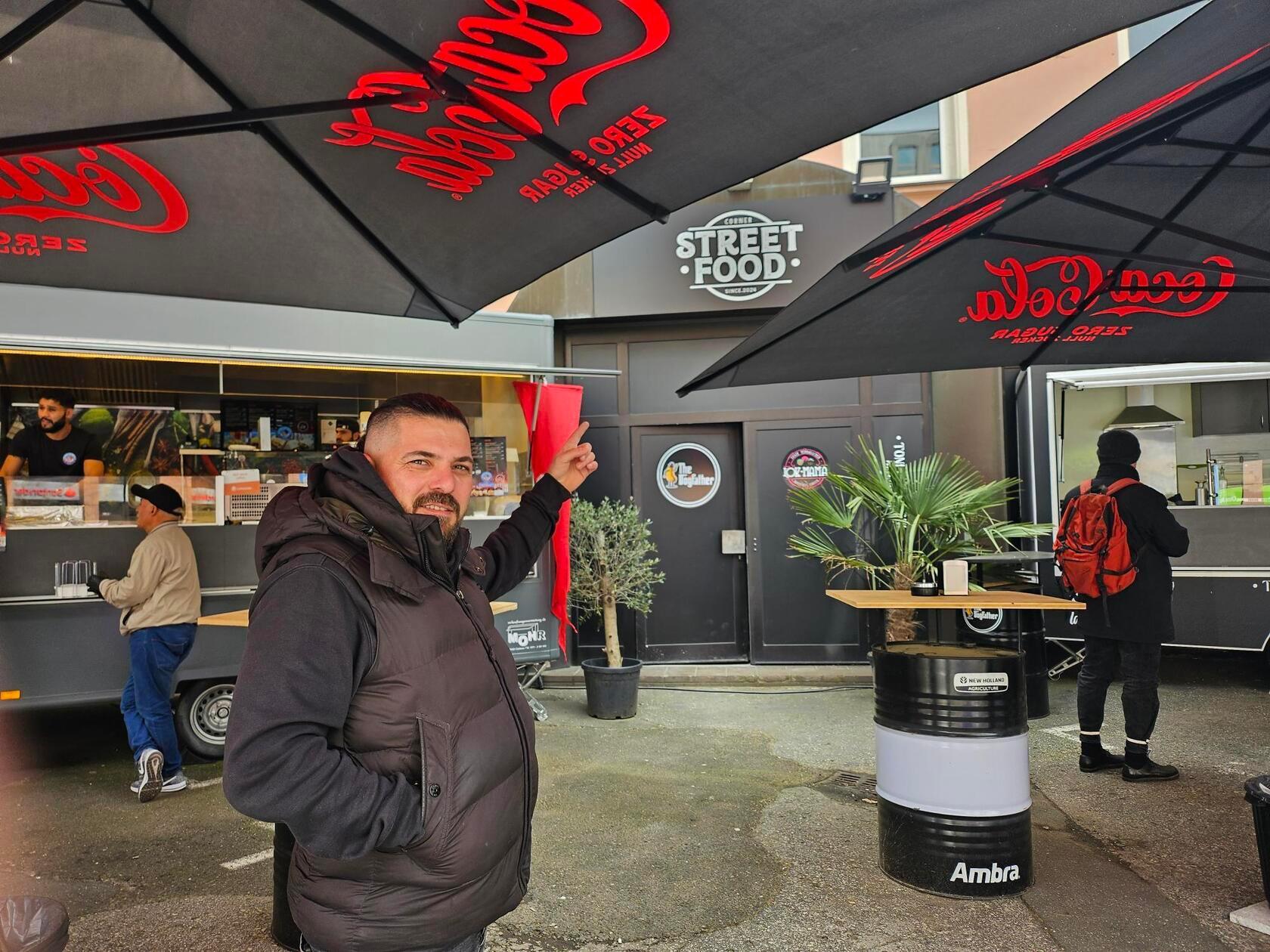 Noch mehr Streetfood gibt es direkt gegenüber bei der "Food Corner", die Turgay Kul seit einigen Monaten betreibt.