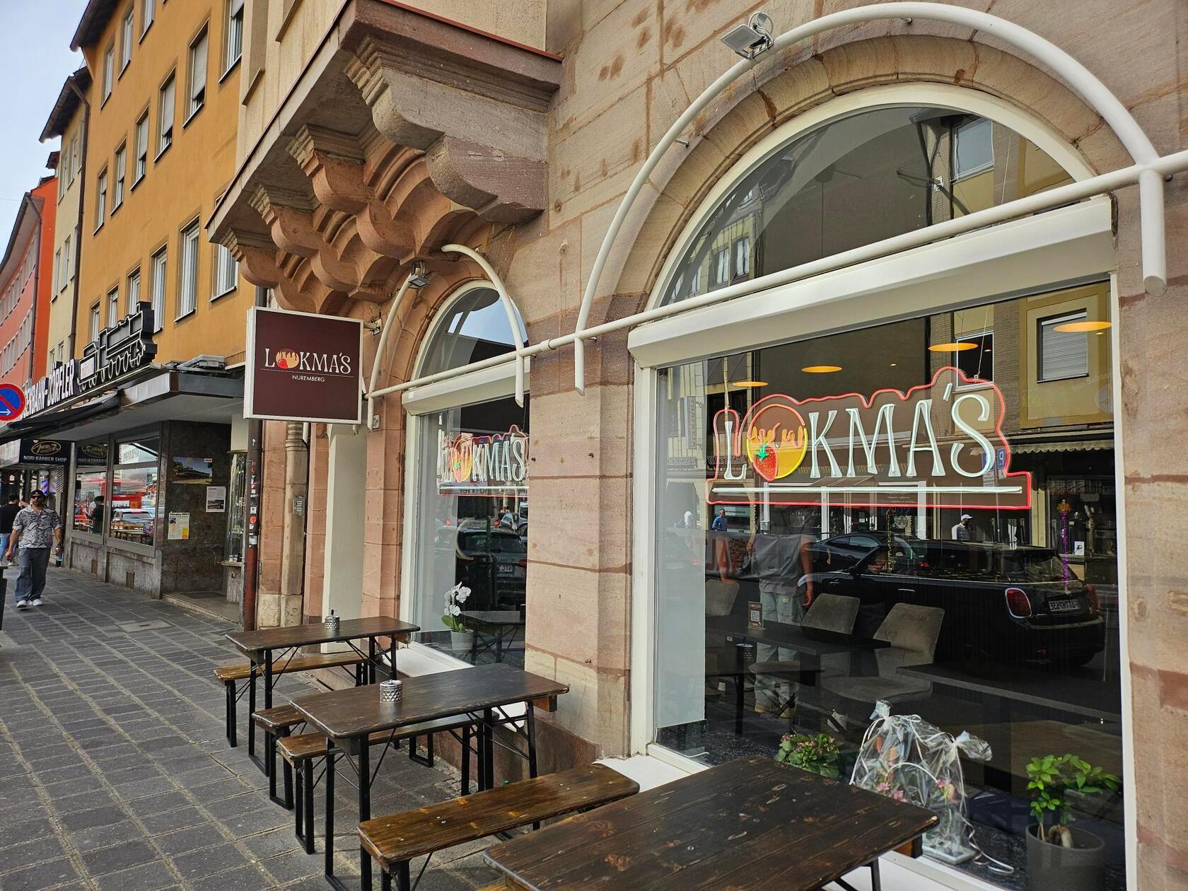 Gefüllte arabische Teigbällchen, sogenannte Lokmas, und San Sebastian Cheesecake gibt es seit dem 1. März auch in Nürnberg im "Lokma’s" an der Färberstraße 32. "Wir bieten Lokmas mit verschiedenen Füllungen wie Bueno, Raffaelo oder ganz klassisch mit Vollmilchschokolade an. Dazu kann man unterschiedliche Toppings wählen", meint der Inhaber.