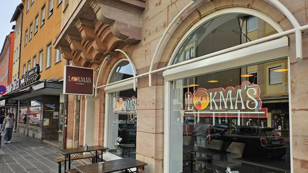 Gefüllte arabische Teigbällchen, sogenannte Lokmas, und San Sebastian Cheesecake gibt es seit dem 1. März auch in Nürnberg im "Lokma’s" an der Färberstraße 32. "Wir bieten Lokmas mit verschiedenen Füllungen wie Bueno, Raffaelo oder ganz klassisch mit Vollmilchschokolade an. Dazu kann man unterschiedliche Toppings wählen", meint der Inhaber.