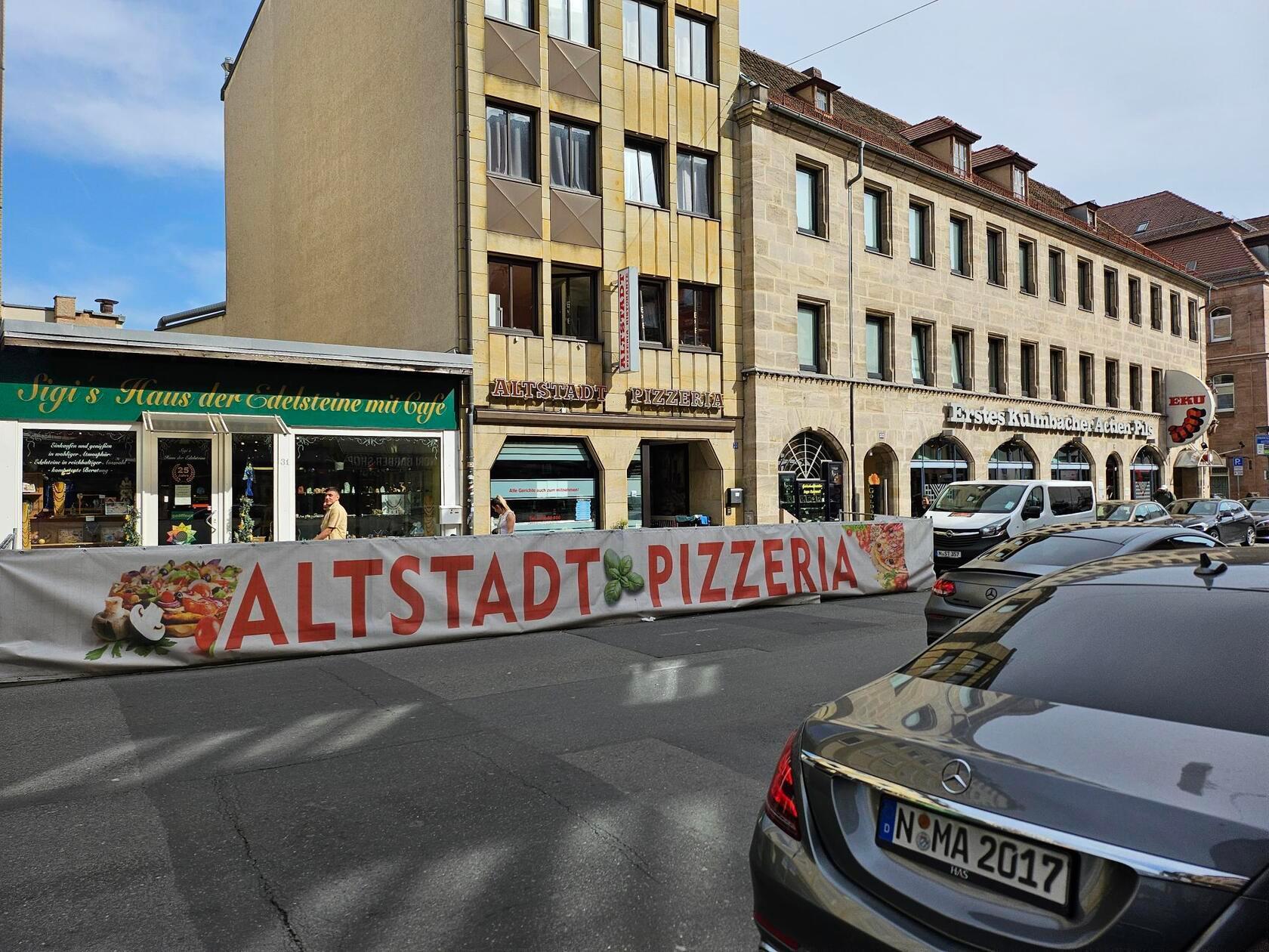 Eine weitere feste Institution an der Färberstraße 32 ist die "Altstadt Pizzeria".