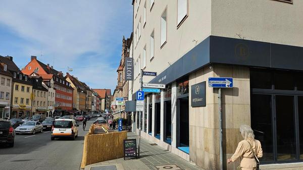 Seit Januar ist an der Färberstraße 45 das Restaurant "N9 Brinner" mit einem besonderen Konzept beheimatet: Frühstück den ganzen Tag und gehobenere Küche. Dazu lockt das Restaurant mit schicker, aber entspannter Lounge-Atmosphäre.