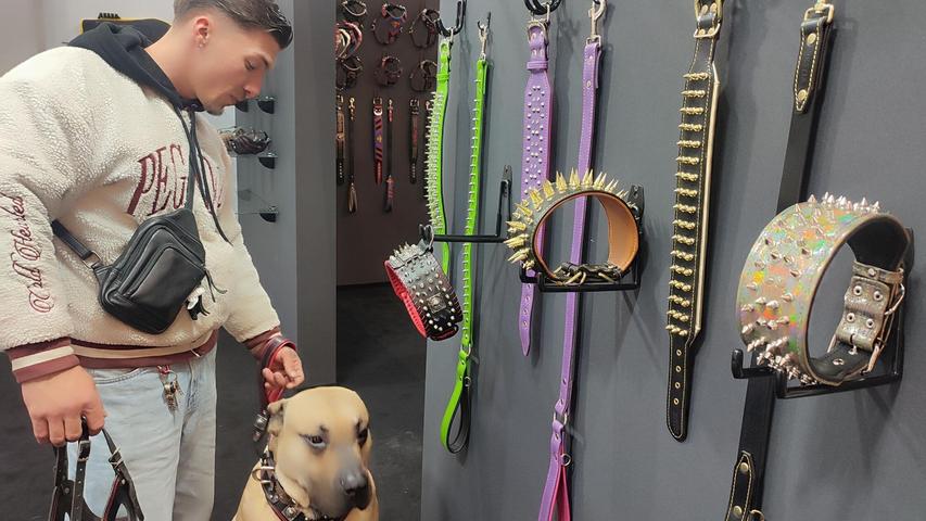 Wer zeigen will, was für ein harter Hund in ihm steckt, kann das mit den mit Stacheln verzierten Halsbändern und Geschirren der bulgarischen Firma Bestia tun.