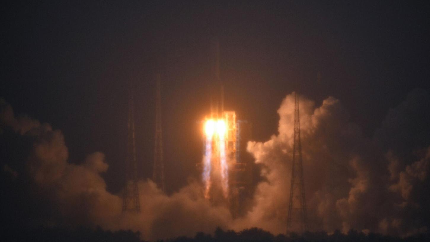 Eine Rakete vom Typ "Langer Marsch-5 Y8" mit dem Raumschiff "Chang’e 6" an Bord startete am 3. Mai auf dem Weltraumbahnhof Wenchang in China.