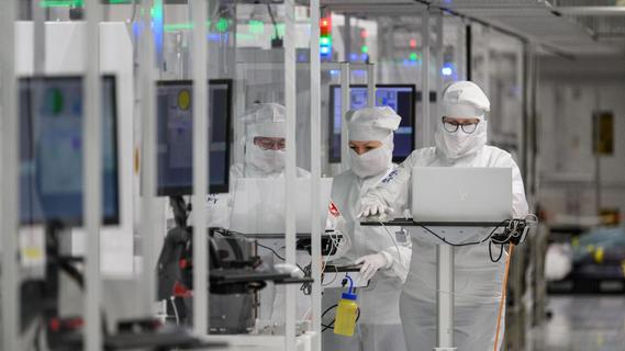 „Kahlschlag“ bei Infineon: Chiphersteller streicht Hunderte Jobs in Regensburg