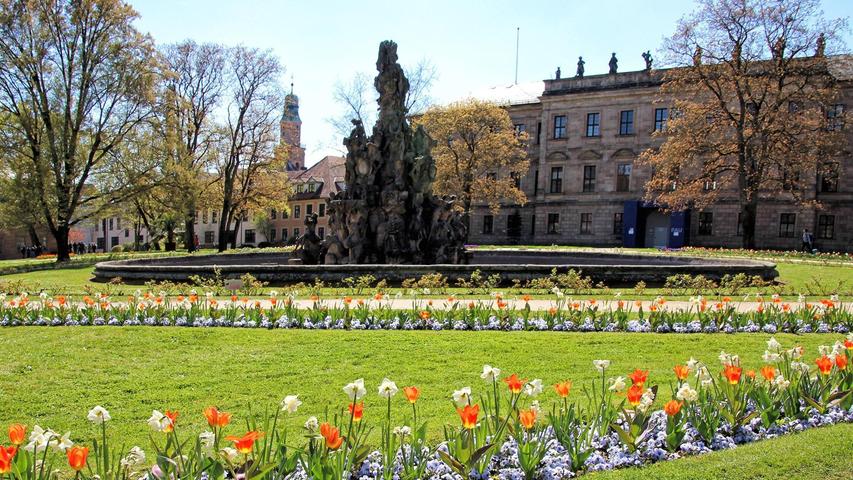 Der Erlanger Schlossgarten in voller Blüte. Der Erlanger Schlossgarten in voller Blüte.