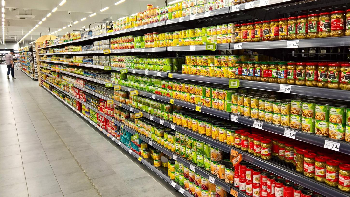 Die Auswahl im Supermarkt und im Discounter ist groß: Doch Konserven sind laut Stiftung Warentest leider nicht nur praktisch.
