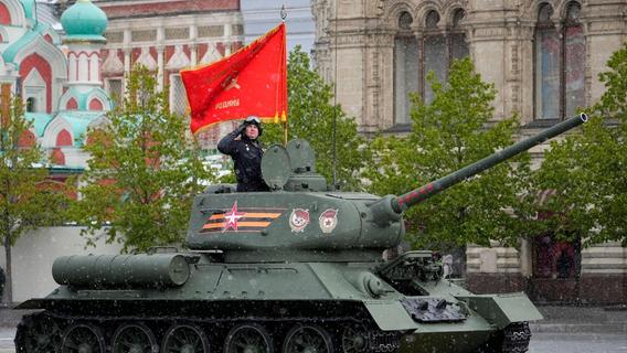 Moskau: Militärparade erinnert an Sieg im Zweiten Weltkrieg