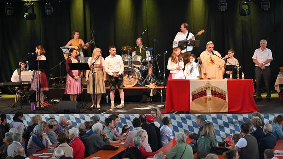 Predigt zwischen Biertischen: Pfarrer Martin Fuchs feierte Gottesdienst am Neumarkter Frühlingsfest