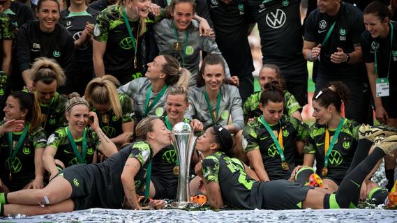 „Sehr stolz“: Wolfsburg feiert zehnten Pokaltitel in Serie
