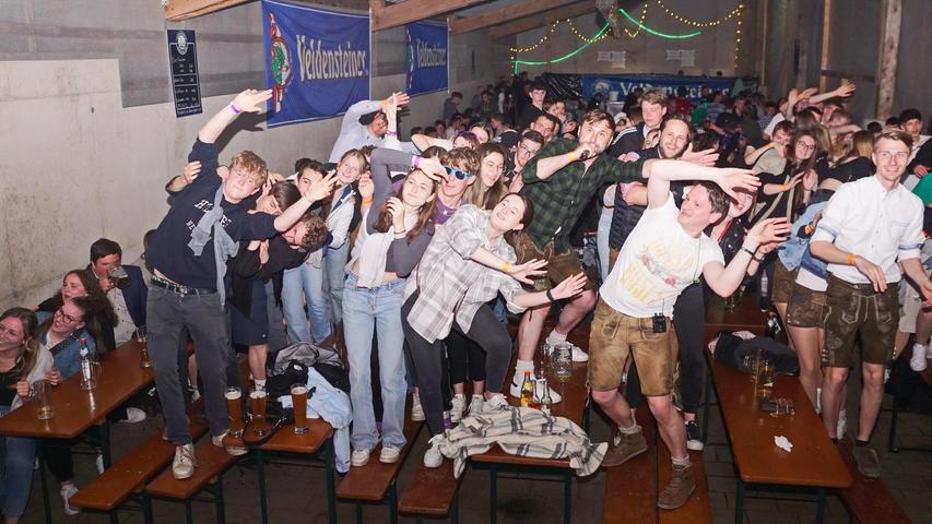 Ausgelassene Stimmung auf der Breitenbrunner Kirwa - und alle machen mit! Ausgelassene Stimmung auf der Breitenbrunner Kirwa - und alle machen mit!