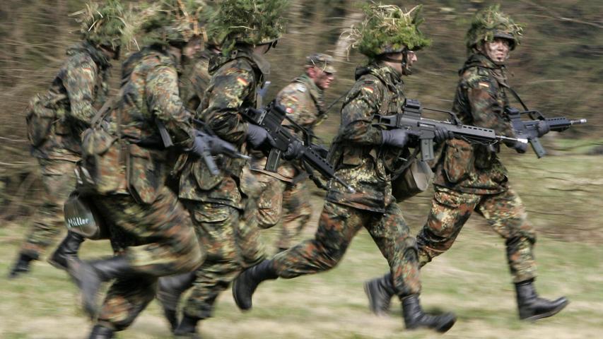 Umfrage der Woche: Sollte die Wehrpflicht in Deutschland wieder eingeführt werden?
